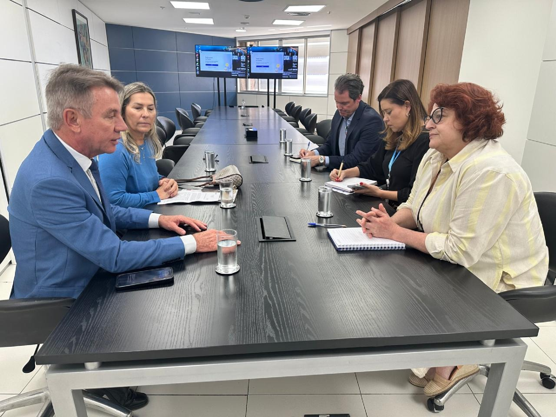 Roraima quita conjuntos Caimbé II e Cambará e avança na entrega de escrituras