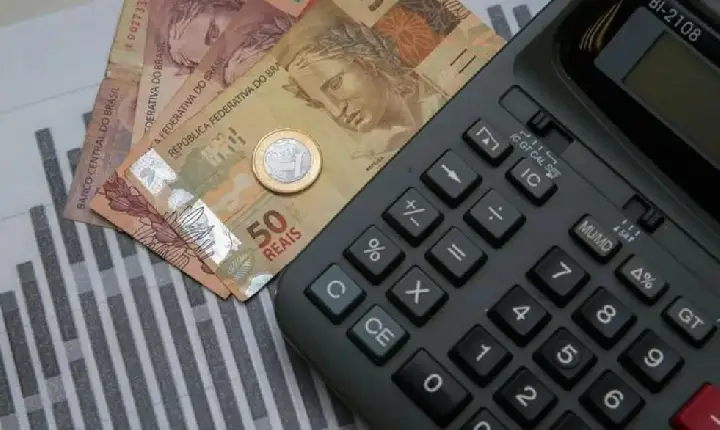 Salário mínimo de R$ 1.621 começa a ser pago nesta segunda aos trabalhadores