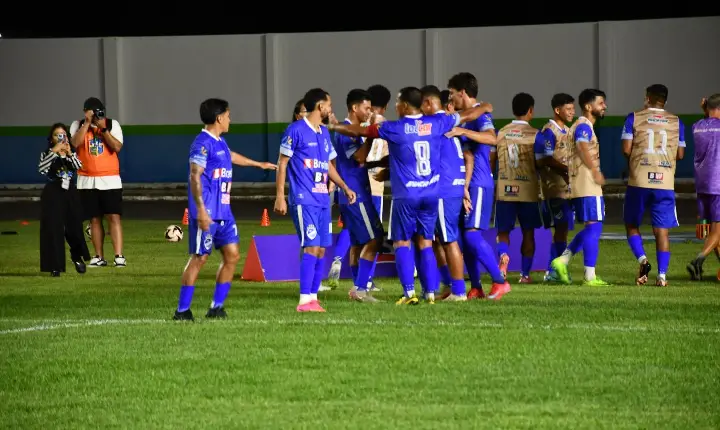 São Raimundo vence a terceira partida consecutiva e dispara na liderança do Roraimense