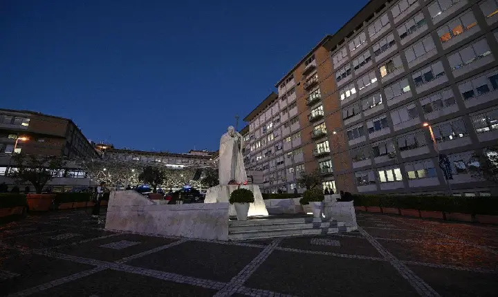 Saúde do Papa: retirado o lobo inferior do pulmão direito