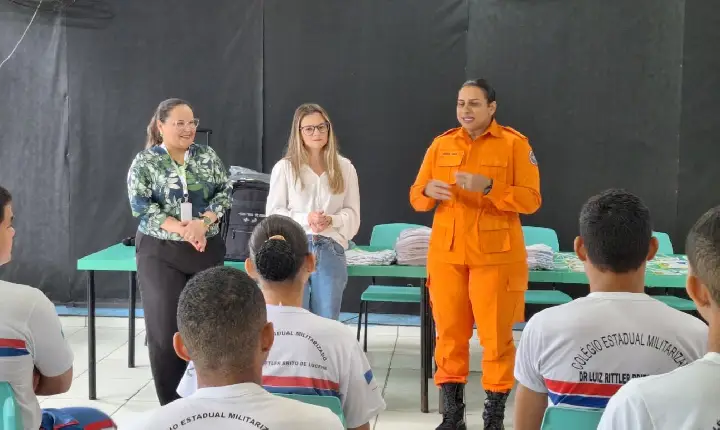 Sebrae RR entrega kits do NEJ e fortalece formação empreendedora de jovens da rede pública em Roraima