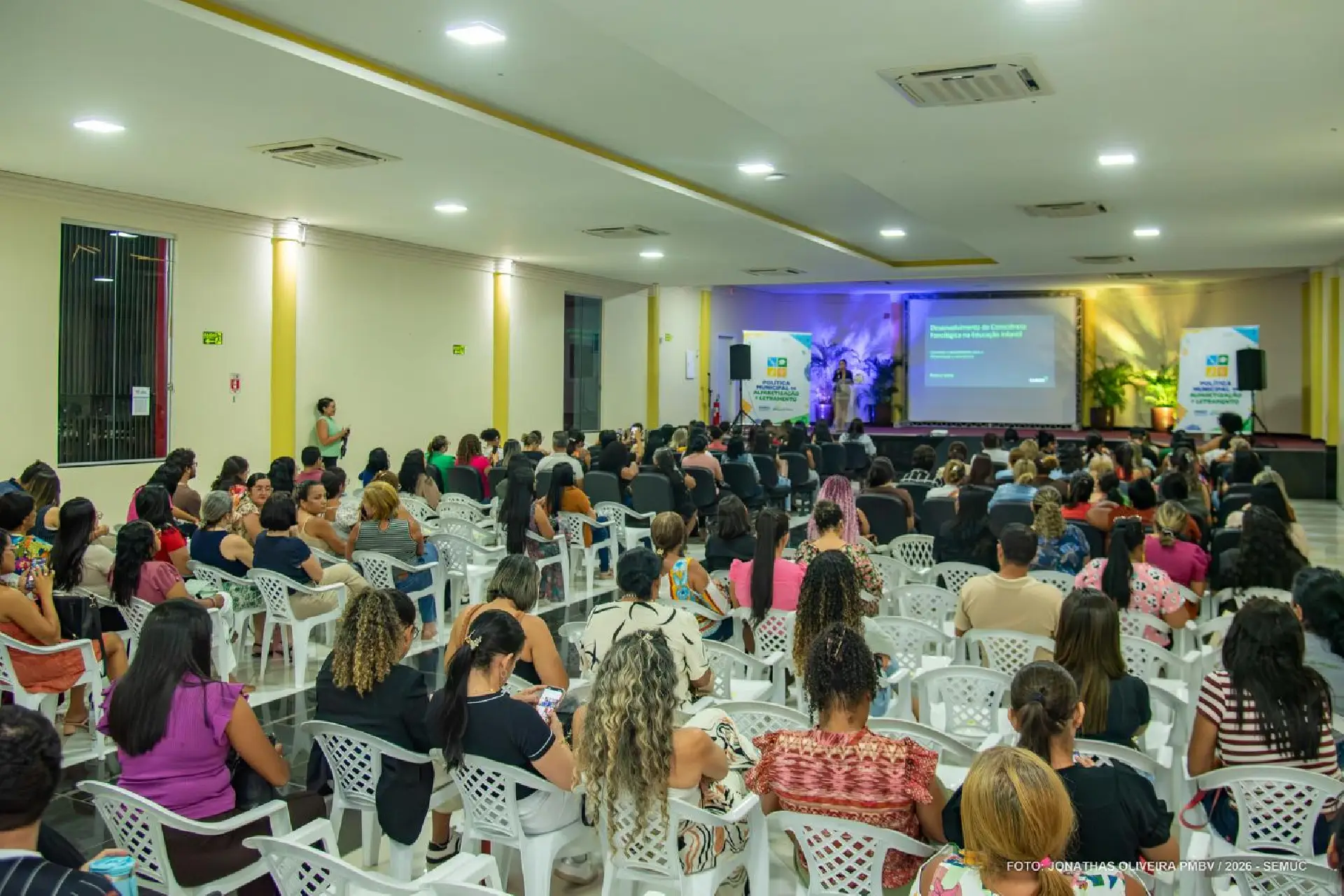 Seminário da prefeitura capacita professores em alfabetização e letramento
