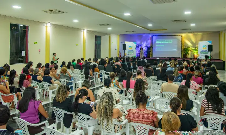 Seminário da prefeitura capacita professores em alfabetização e letramento