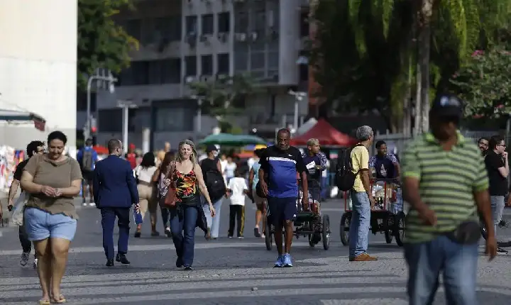 Senado deve analisar PEC que acaba com escala 6x1 nesta quarta