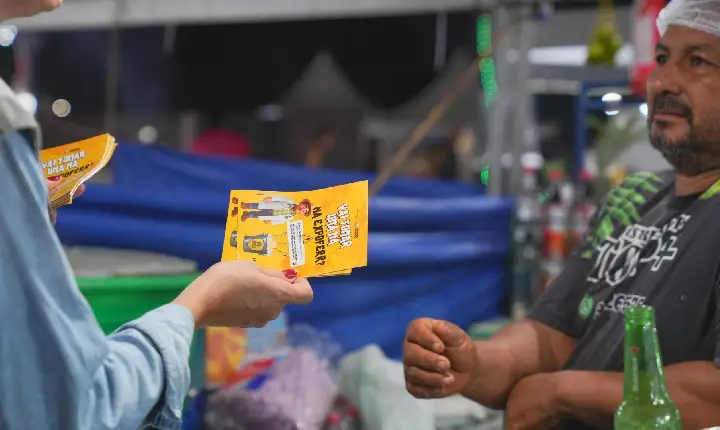 Sesau faz ação de orientação e prevenção sobre metanol em bebidas alcoólicas