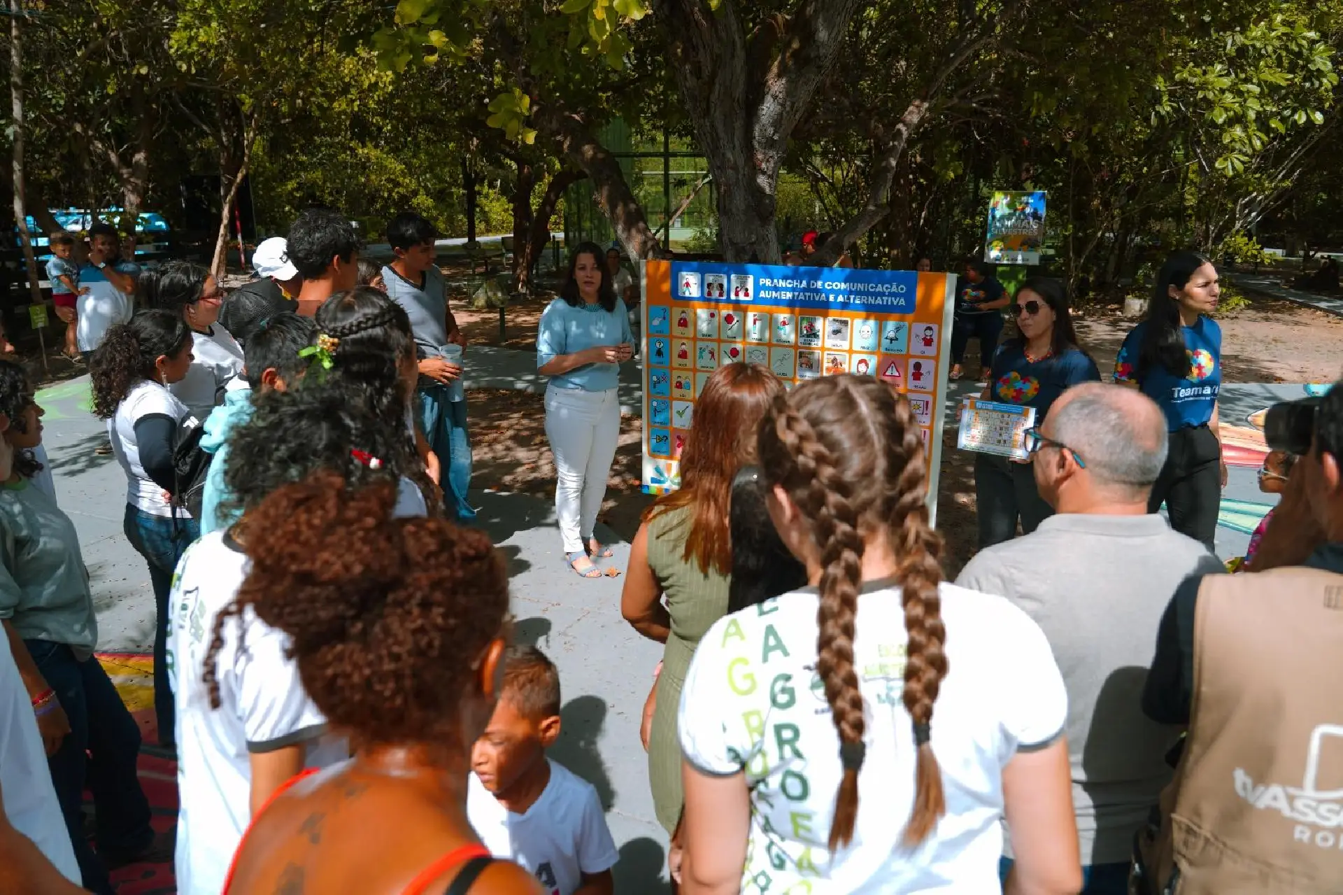 Teamarr e Bosque dos Papagaios inauguram placa de comunicação inclusiva em Boa Vista