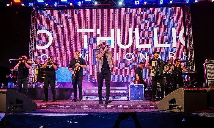 Thullio Milionário levanta o público no São João no Parque Anauá