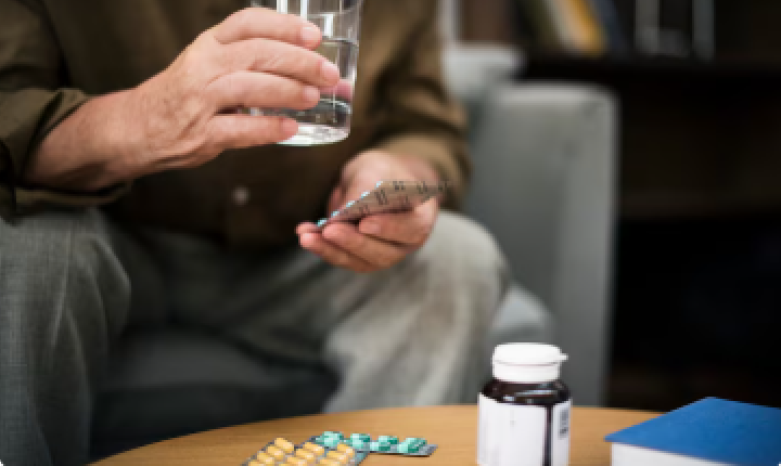 Tomar remédios por conta própria causa 20 mil mortes por ano; Professor alerta para os perigos da automedicação