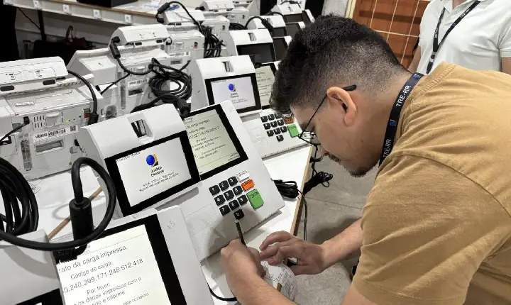 Urnas eletrônicas das Eleições 2026 começam a ser preparadas em Roraima