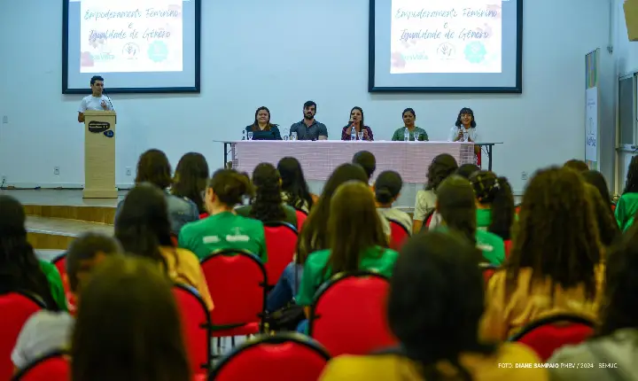 Workshop do Núcleo de Cidadania Adolescente discute conquistas e valorização feminina na sociedade