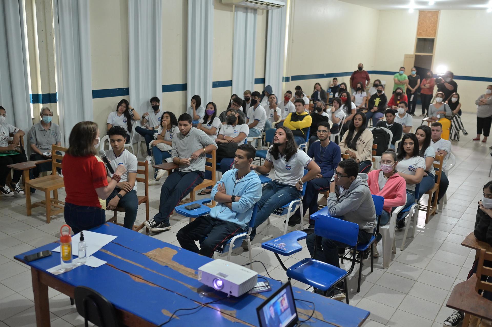 Assembleia Legislativa promove palestra para alertar alunos sobre tráfico de pessoas