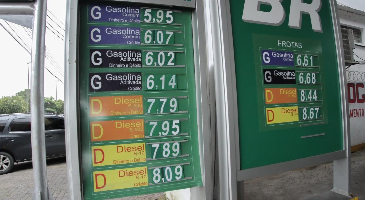 Informações sobre redução no preço dos combustíveis devem ser de fácil acesso ao consumidor