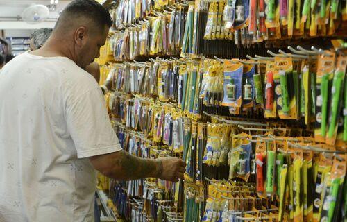 Confiança do consumidor cai pelo terceiro mês consecutivo