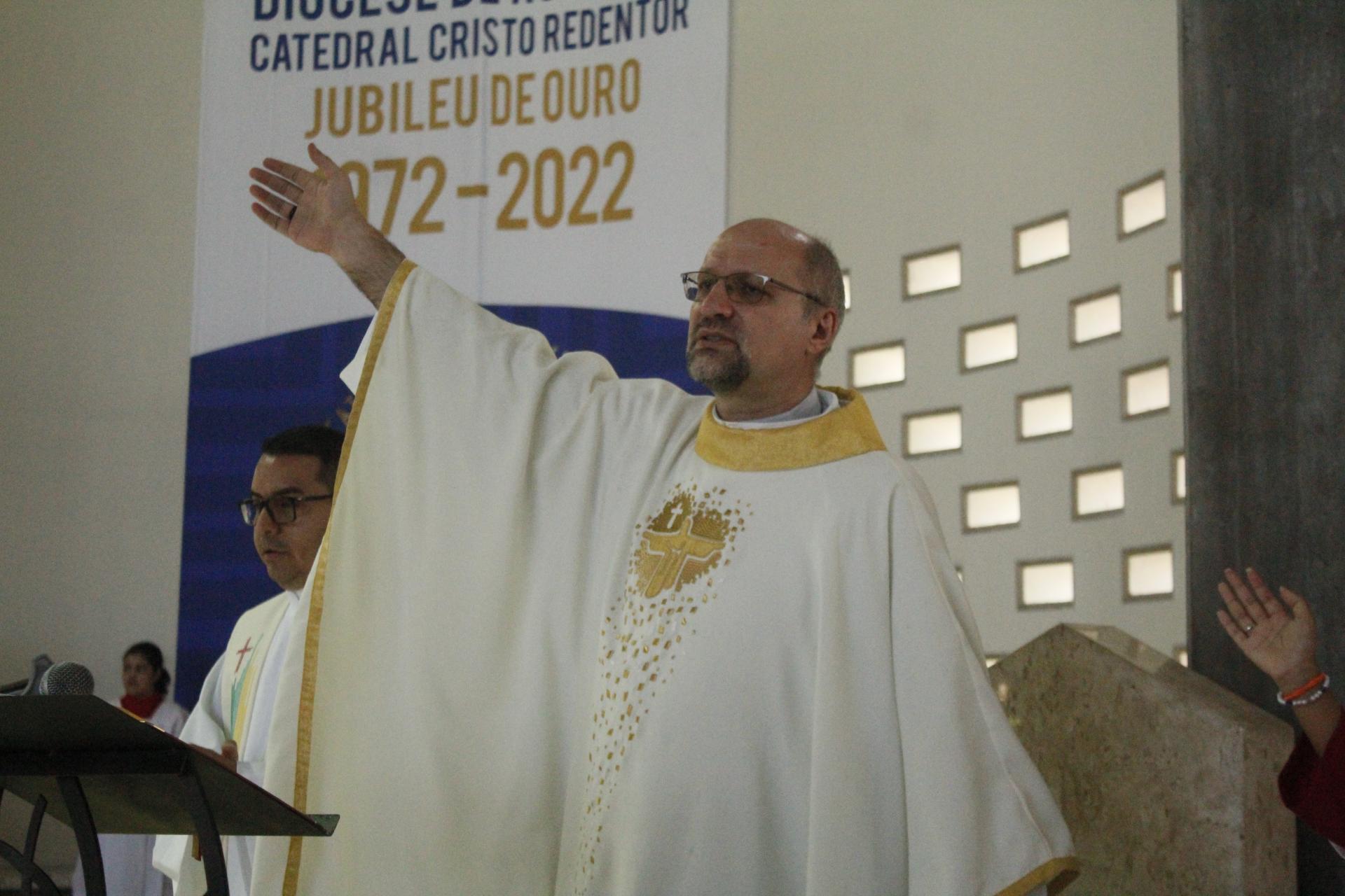Pe. Lúcio Nicolleto destaca serviço à frente da Diocese de Roraima, antes da posse de Dom Evaristo