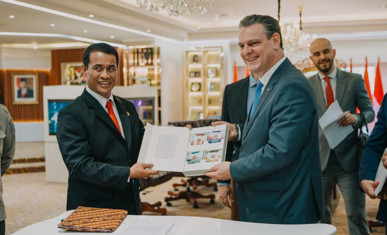 Brasil e Indonésia firmam cooperação técnica para produção de vacinas contra febre aftosa