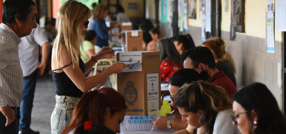Eleição na Argentina termina com presença de 74% dos eleitores para escolher novo presidente