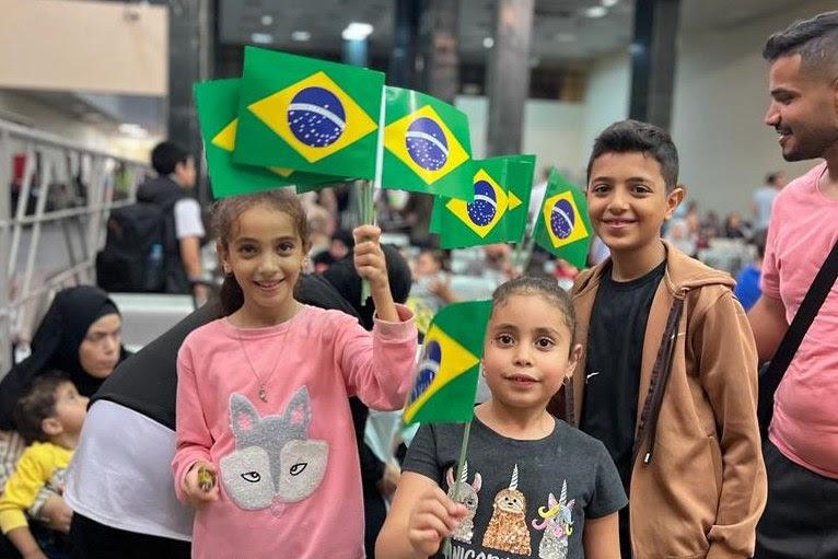 Grupo de brasileiros de Gaza segue para o Cairo. Retorno ao Brasil está previsto para segunda-feira