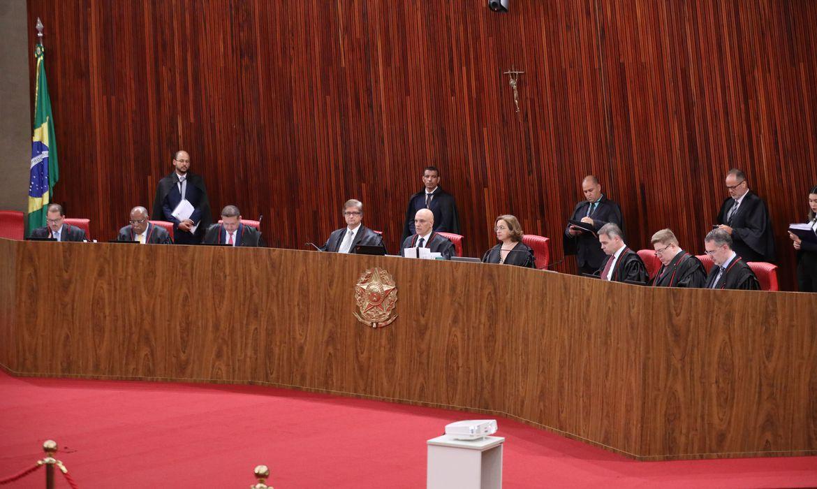 TSE condena Bolsonaro e Braga Netto à inelegibilidade por 8 anos