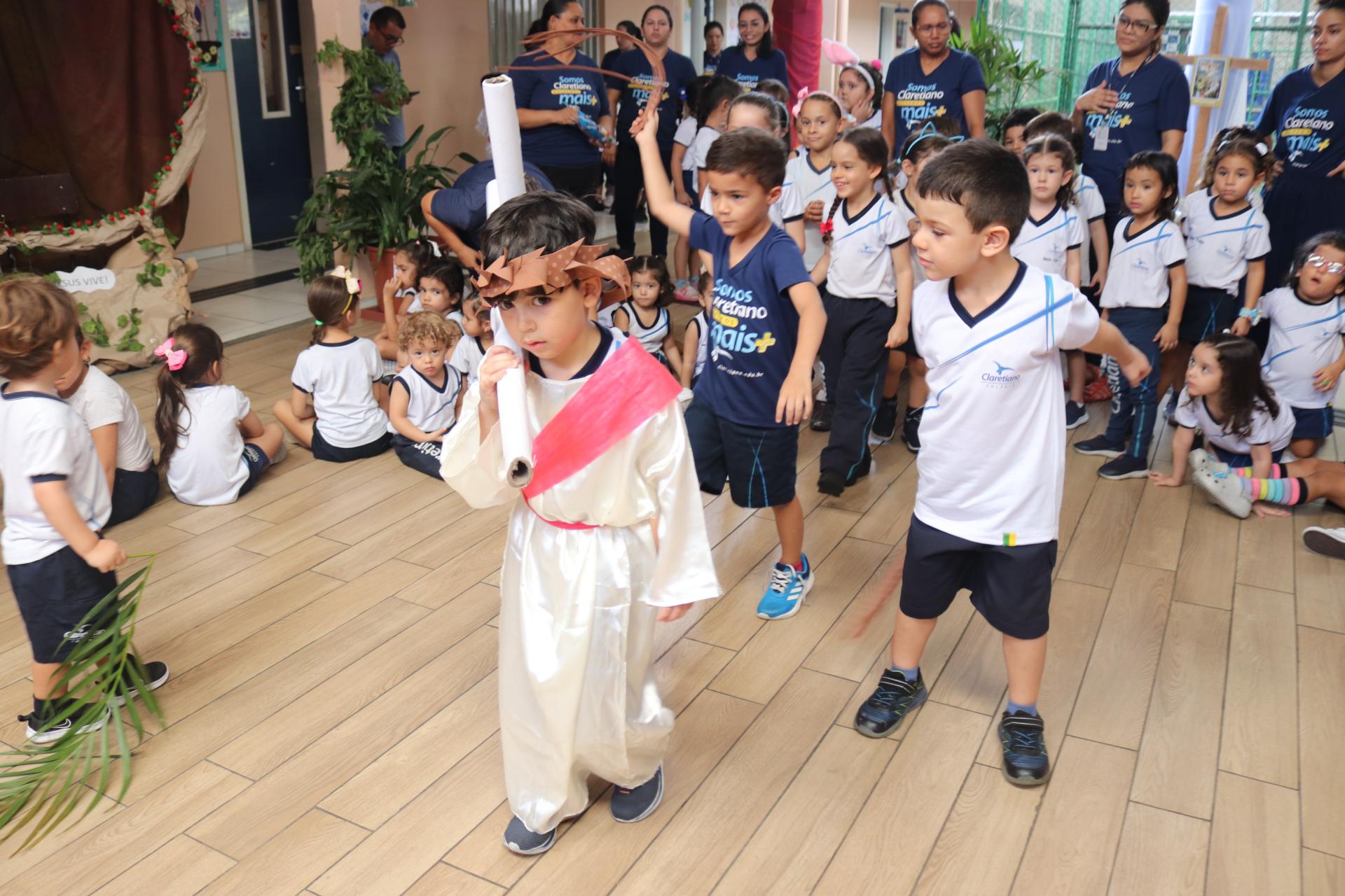 Apresentação sobre a Páscoa marca vivência da Semana Santa no Colégio Claretiano