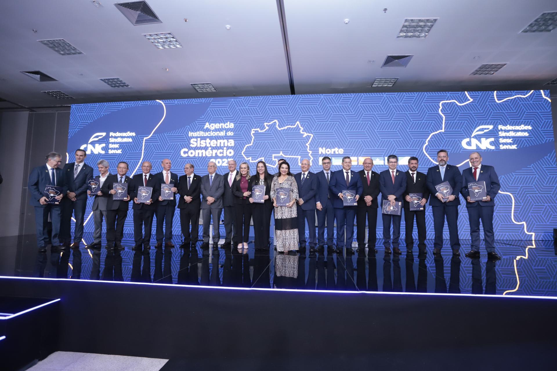 CNC e Federações do Comércio entregam Agenda Institucional 2024 a parlamentares