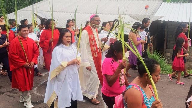 Dom Vanthuy celebra sua primeira Semana Santa na diocese de São Gabriel da Cachoeira