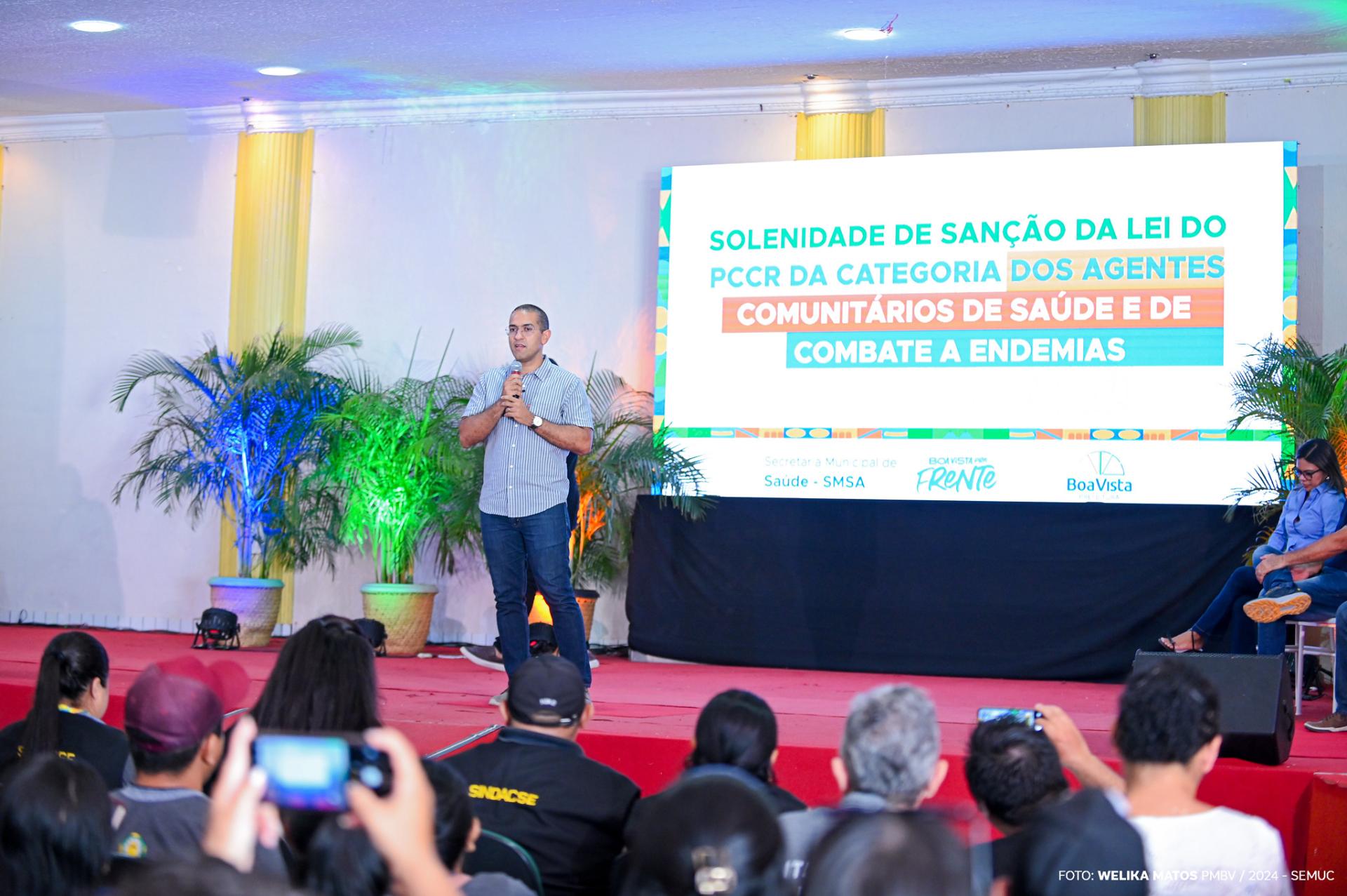 Prefeito Arthur Henrique sanciona lei que cria primeiro PCCR de Agentes de Saúde e de Combate às Endemias