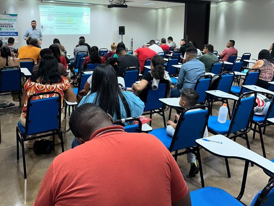 Empreendedores participam de oficina sobre Microcrédito Consciente