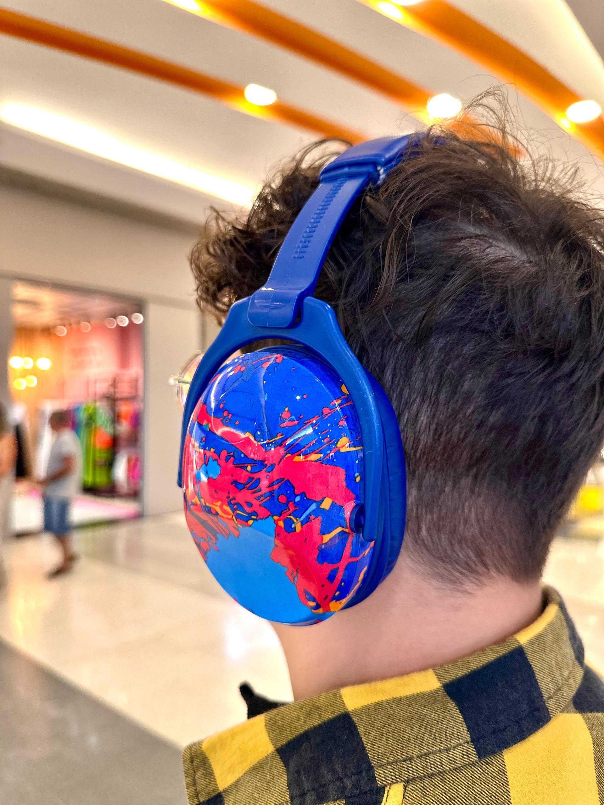 Pátio Roraima Shopping oferece fones abafadores de ruídos para crianças com Autismo