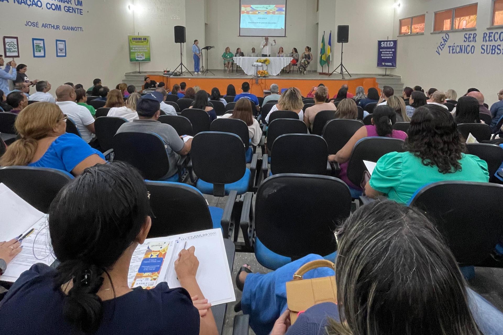 Seed participa de capacitação conjunta sobre autonomia e aplicação direta de recursos em escolas