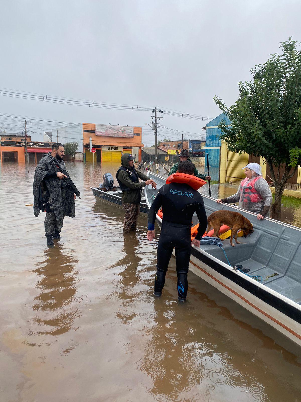 Policiais Civis de Roraima mobilizados na Força Nacional participam de apoio humanitário