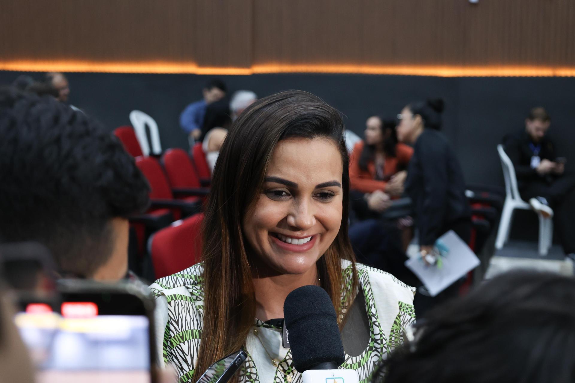 Deputada Joilma Teodora solicita ao Executivo que priorize direitos trabalhistas aos policiais penais de Roraima