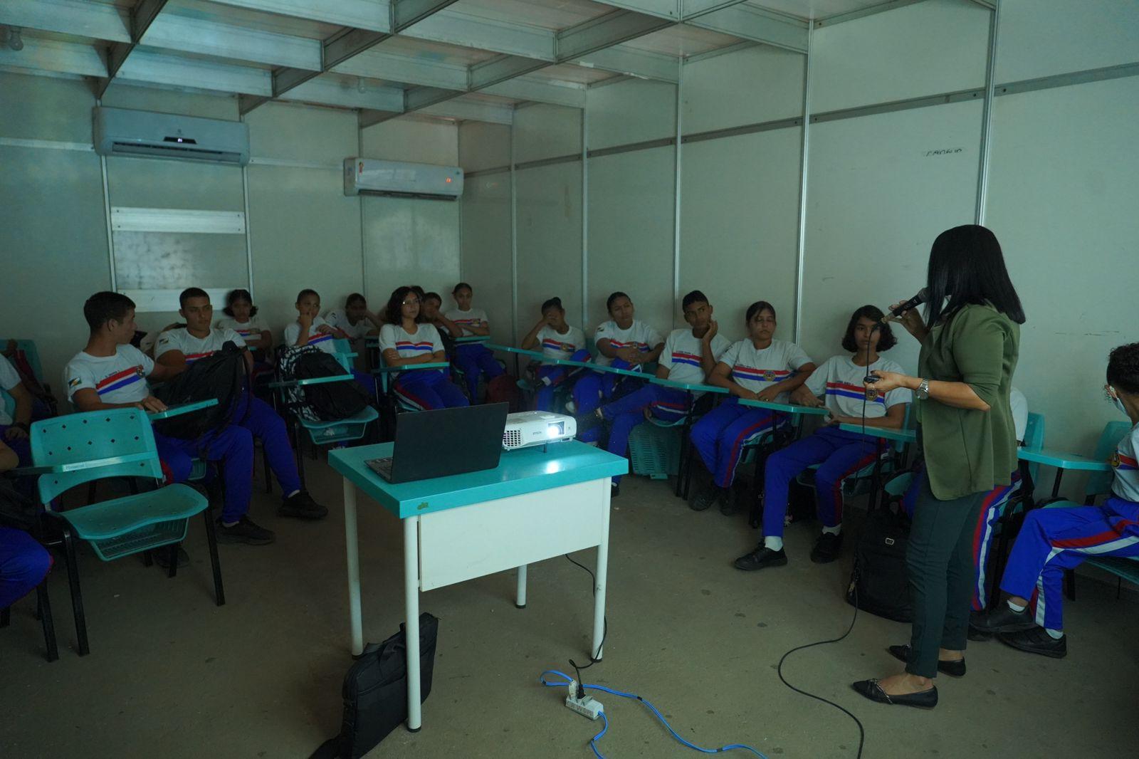 Palestra do Chame incentiva estudantes a serem multiplicadores de conhecimento no combate à violência