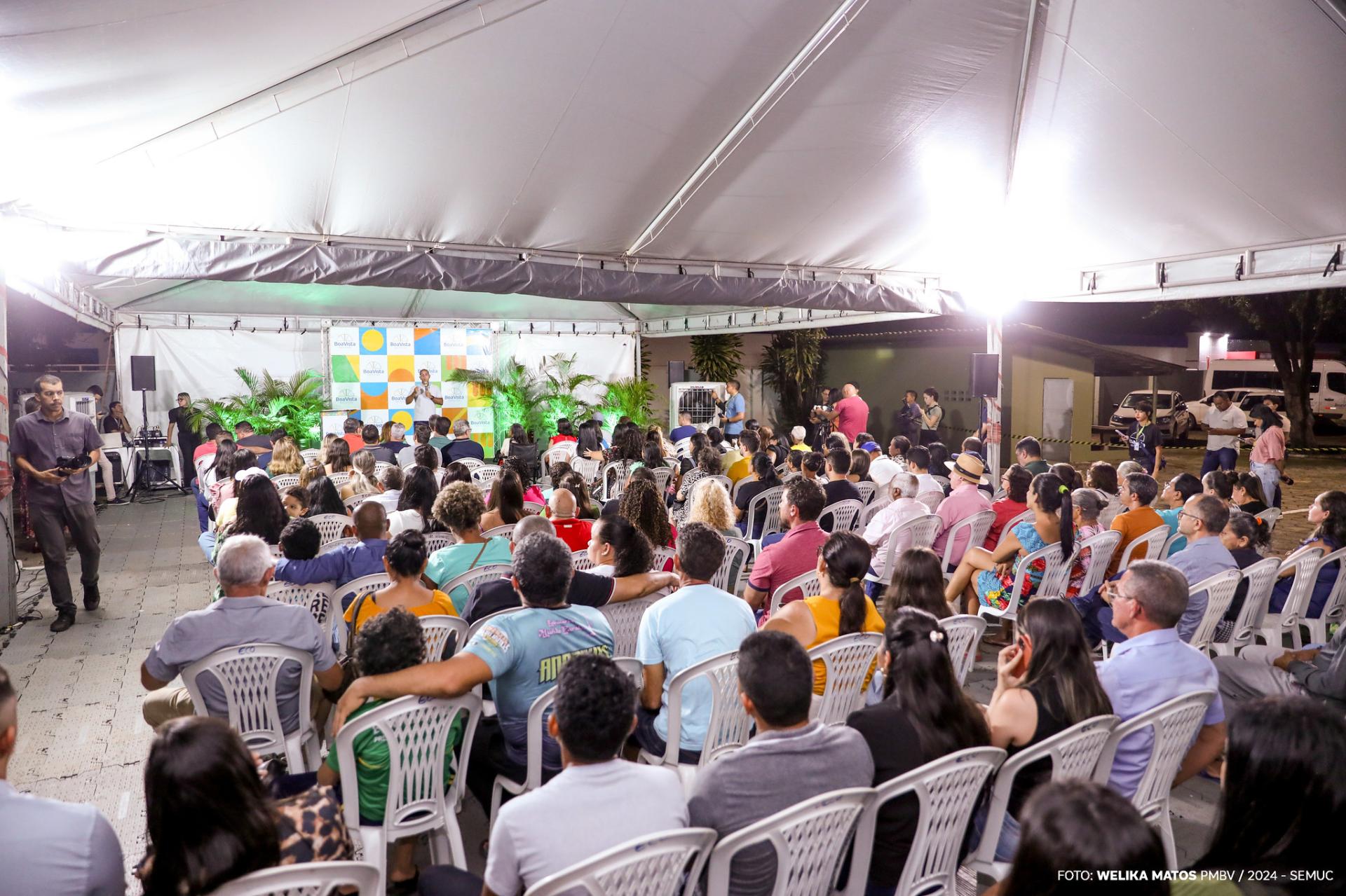 Prefeitura entrega 105 títulos para moradores de 32 bairros de Boa Vista