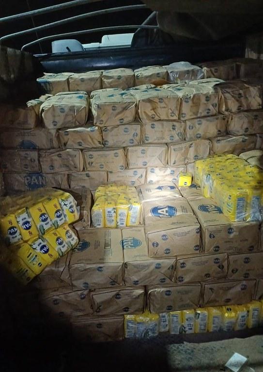 PRF apreende 139 kg de Maconha e 6 toneladas de descaminho em carreta na BR 174
