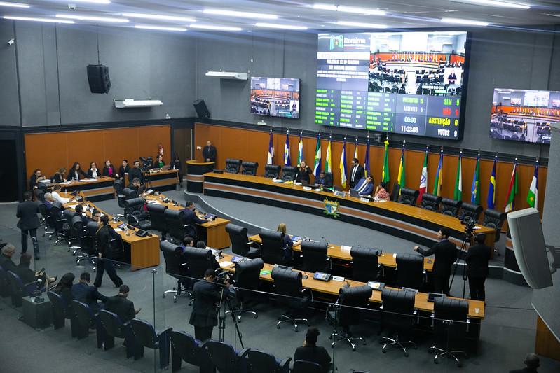 ALE-RR Homenageia Policiais Militares por atos heroicos e presta homenagem póstuma ao Padre Nilvo Pase