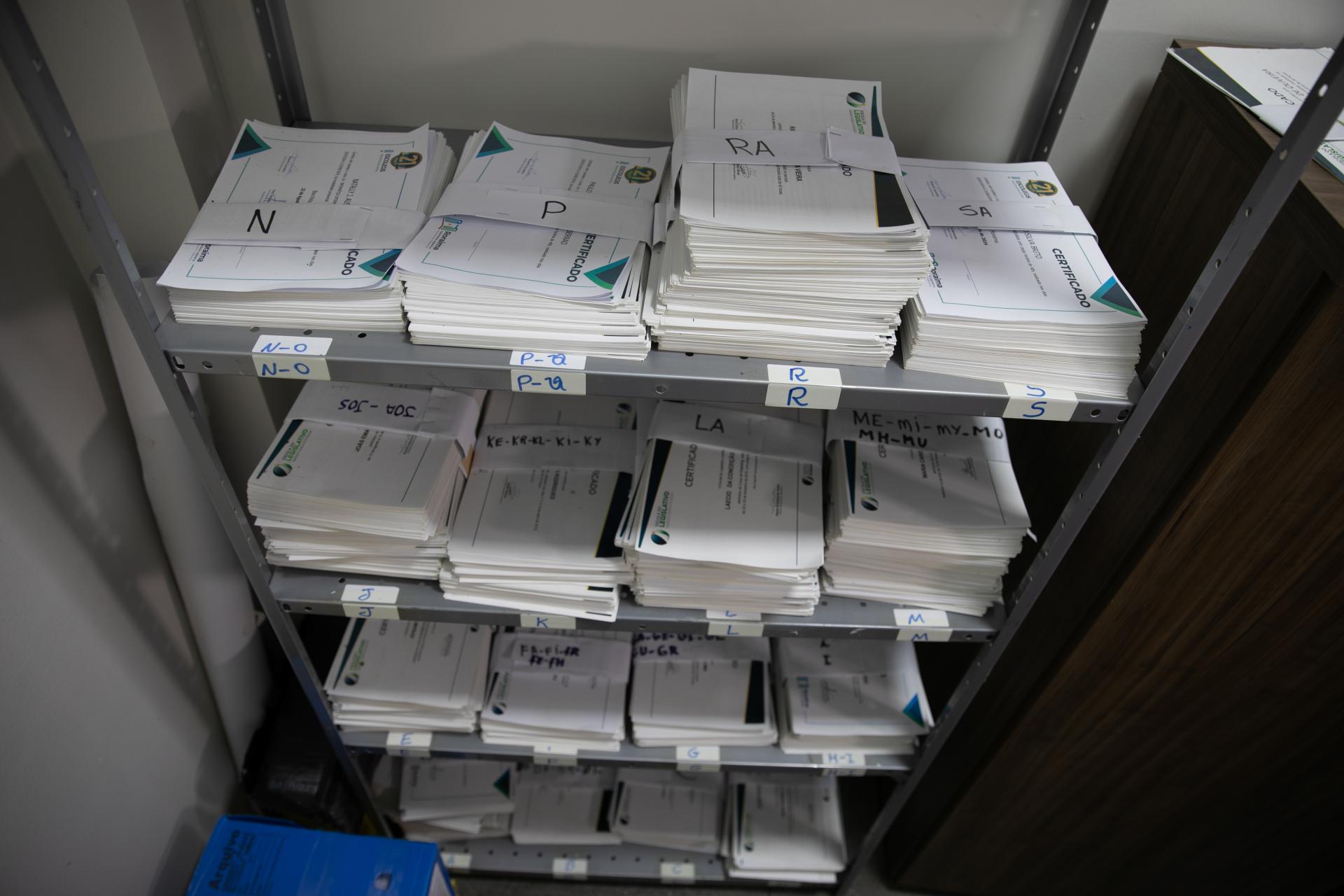 Alunos que concluíram cursos presenciais na Escolegis entre 2018 e 2024 devem resgatar o certificado