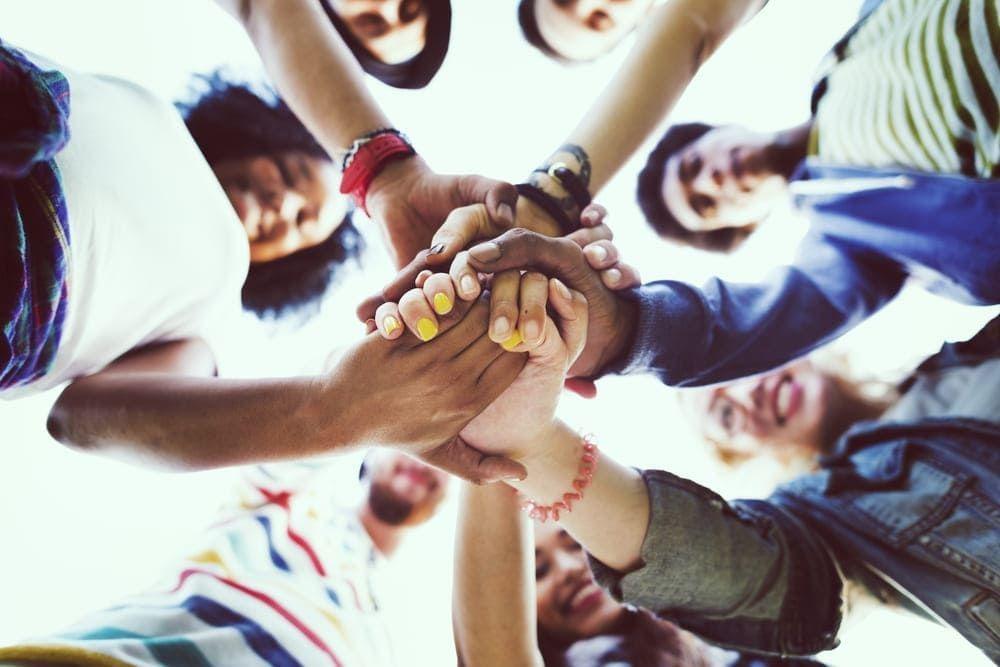 Curso gratuito capacita docentes em história afro-brasileira