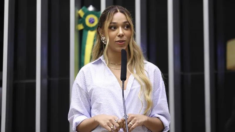 PEC que acaba com escala 6x1 atinge assinaturas necessárias para ser protocolada; veja quem assinou