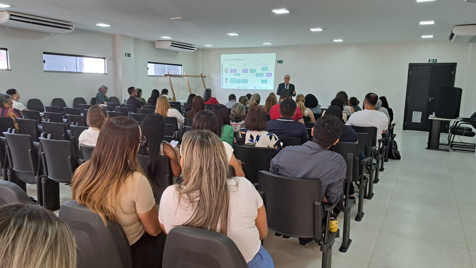 Seed recebe equipe de entidade do terceiro setor que atua pela melhoria da educação
