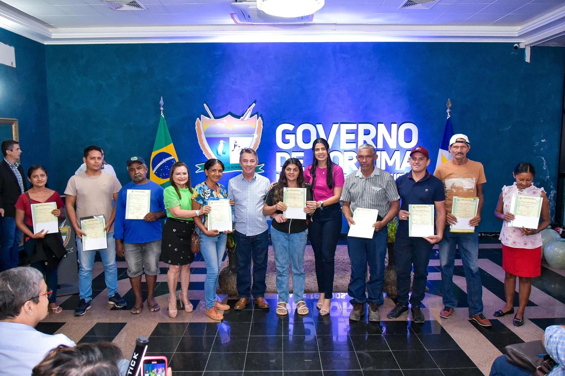 Mais de 250 títulos definitivos foram entregues para moradores de Boa Vista e produtores do interior