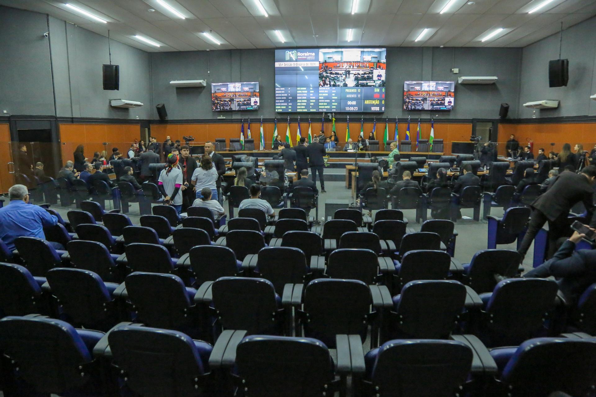 Plenário aprova projetos de lei que beneficiam idosos e pessoas com deficiências