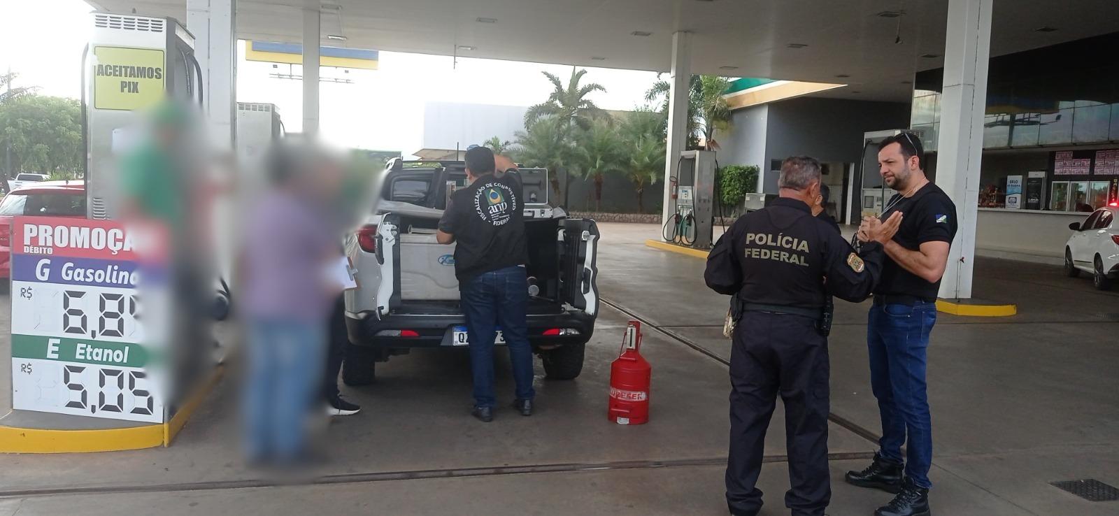 Polícia Civil realiza fiscalização em posto após de gasolina