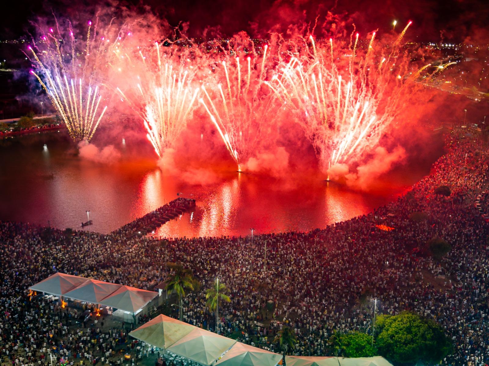 Com show de Ávine Vinny, Réveillon do Parque Anauá reúne 100 mil pessoas na virada do ano