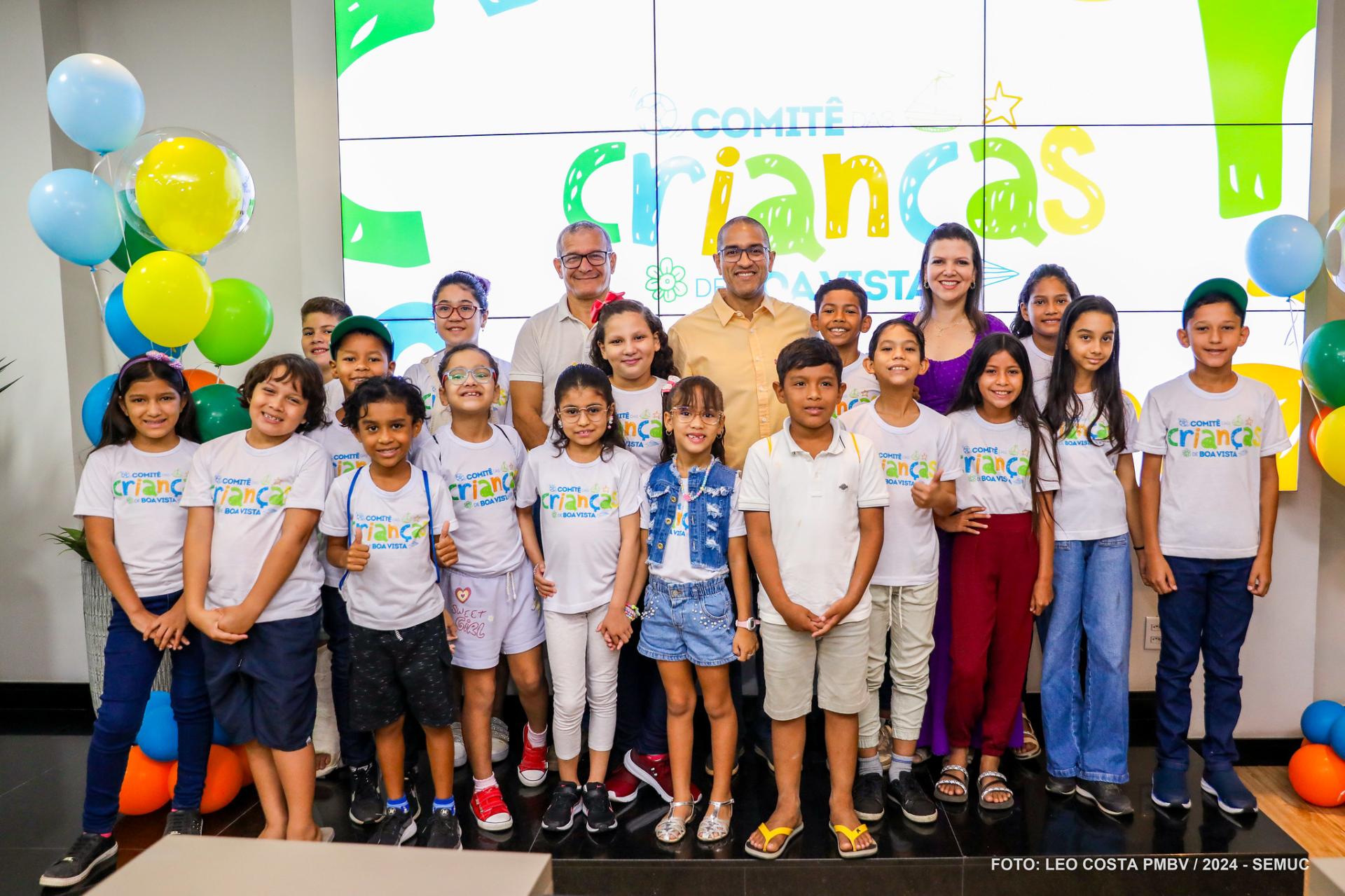Crianças entrega propostas criativas para melhoria da cidade ao Prefeito