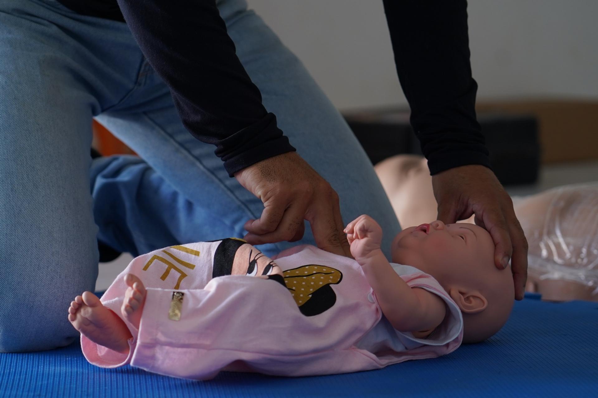 Instrutores do CCJuv recebem treinamento de ressuscitação cardiopulmonar