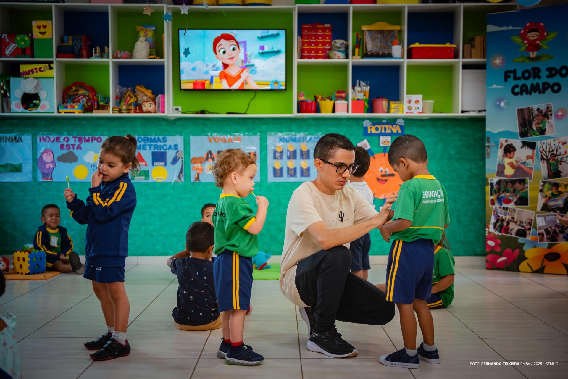 Prefeitura convoca 100 cuidadores e outros profissionais da educação