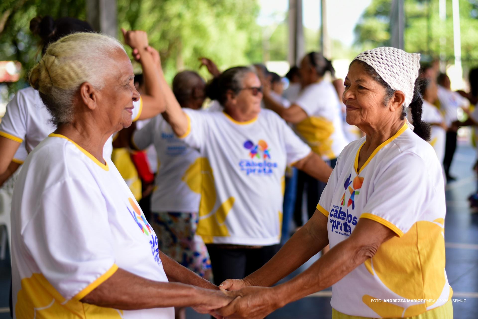 Idosos do Cabelos de Prata mostram energia e vigor em jogos adaptados