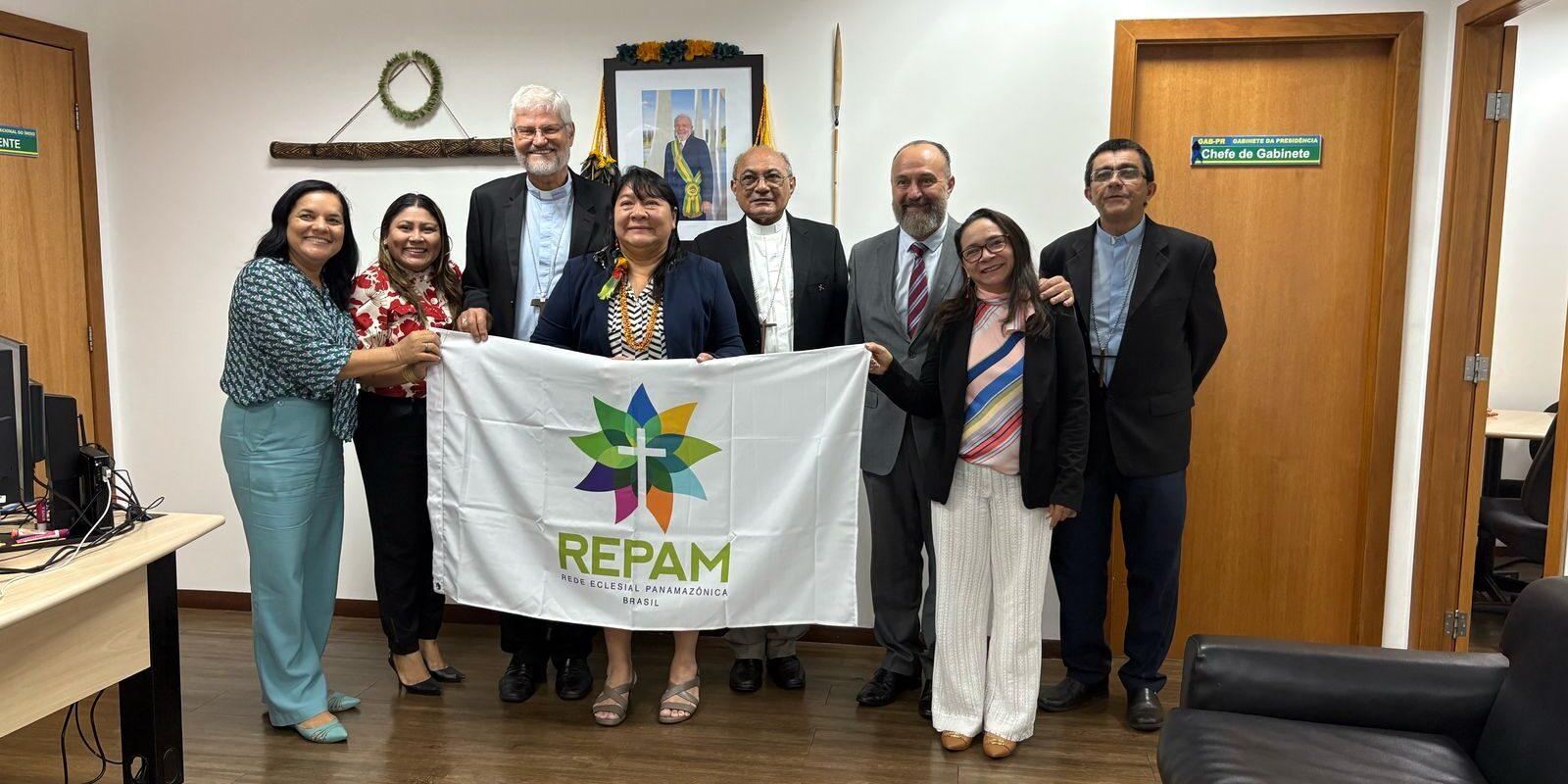 Bispos da Amazônia se reúnem com a presidente da FUNAI para discutir demarcações e desafios dos povos indígenas