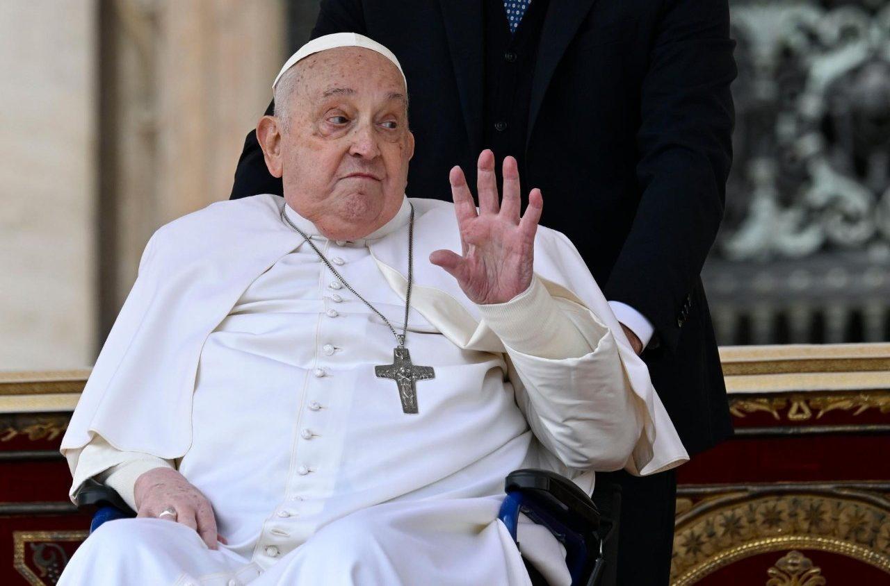 Papa Francisco falece por derrame cerebral e parada cardíaca irreversível, confirma Vaticano