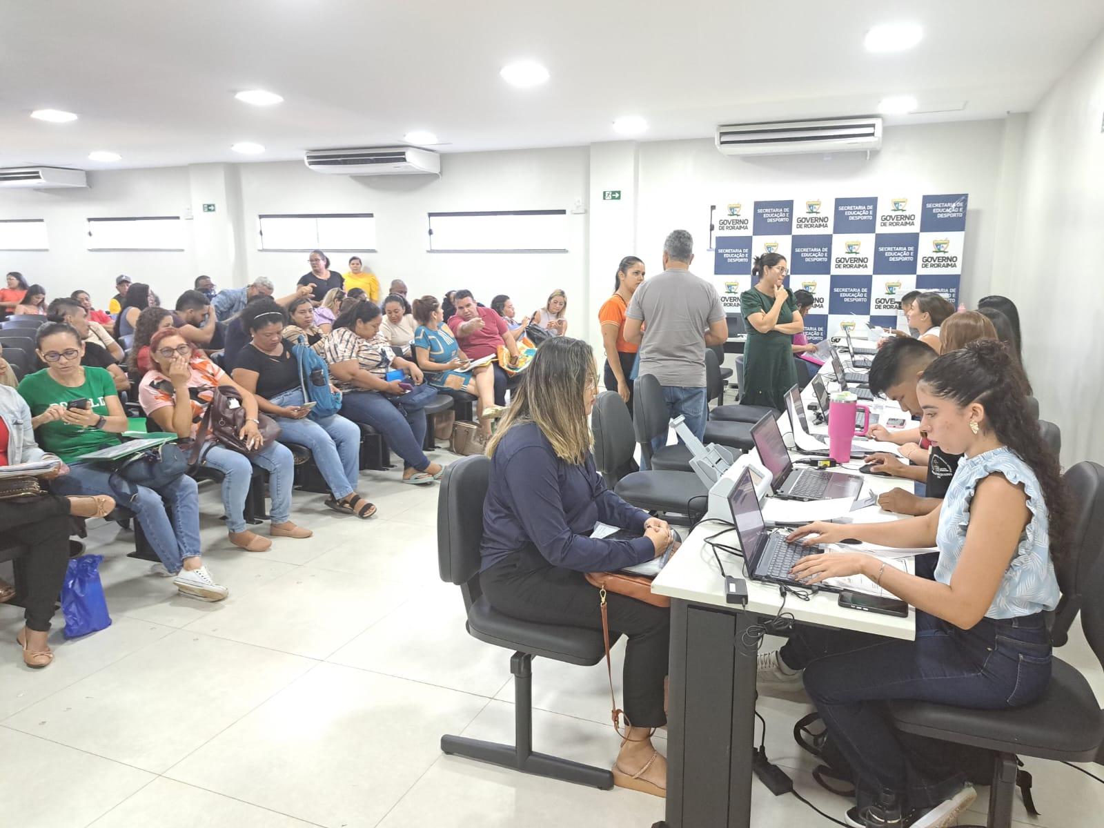 Professores, nutricionistas e instrutores aprovados são convocados.